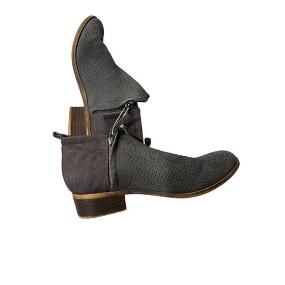 Tom’s perforated ankle bootie sz 7 grey women’s boots deia - Picture 1 of 10